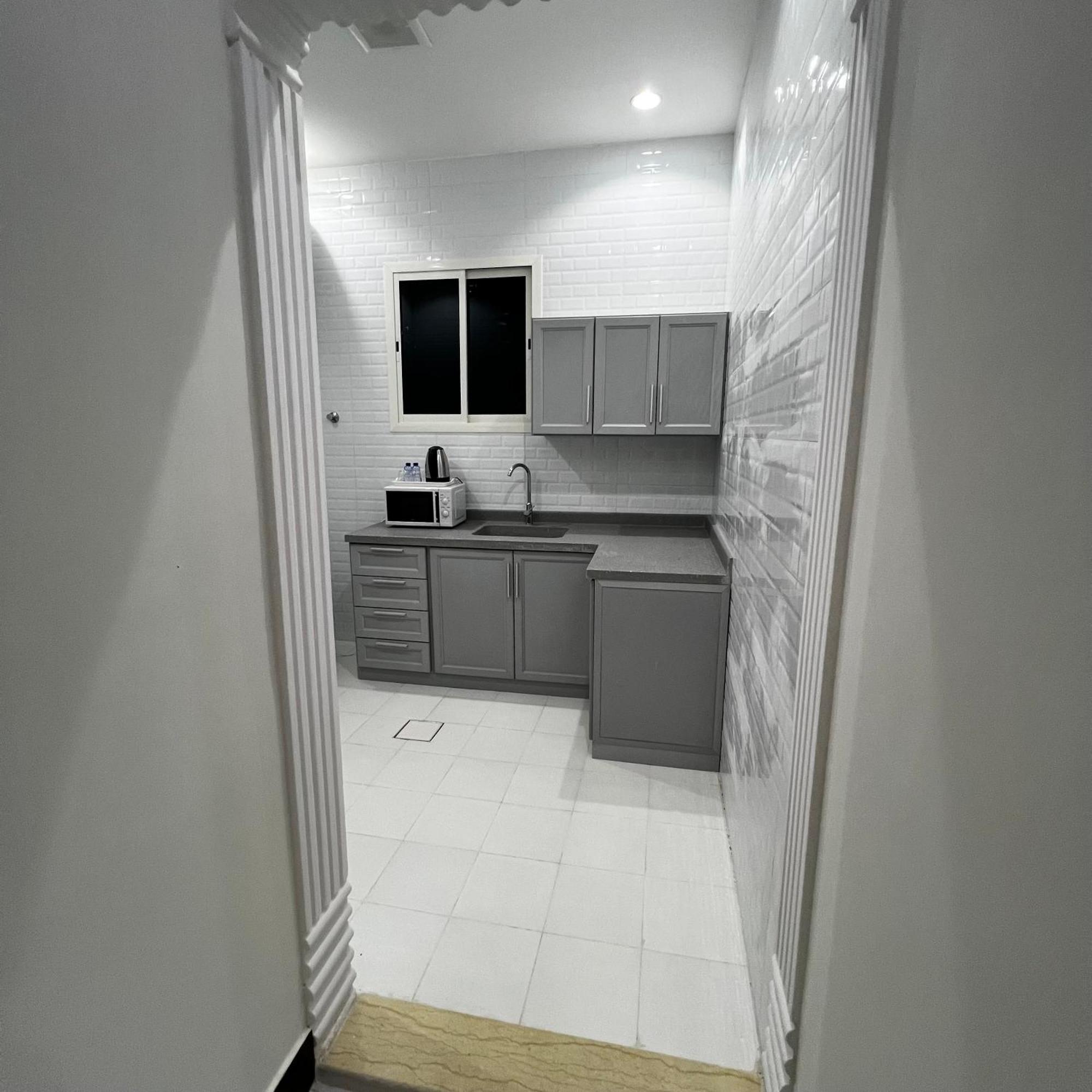 Apartment شقة فاخرة بغرفة نوم وصالة 10 Luxury Apt