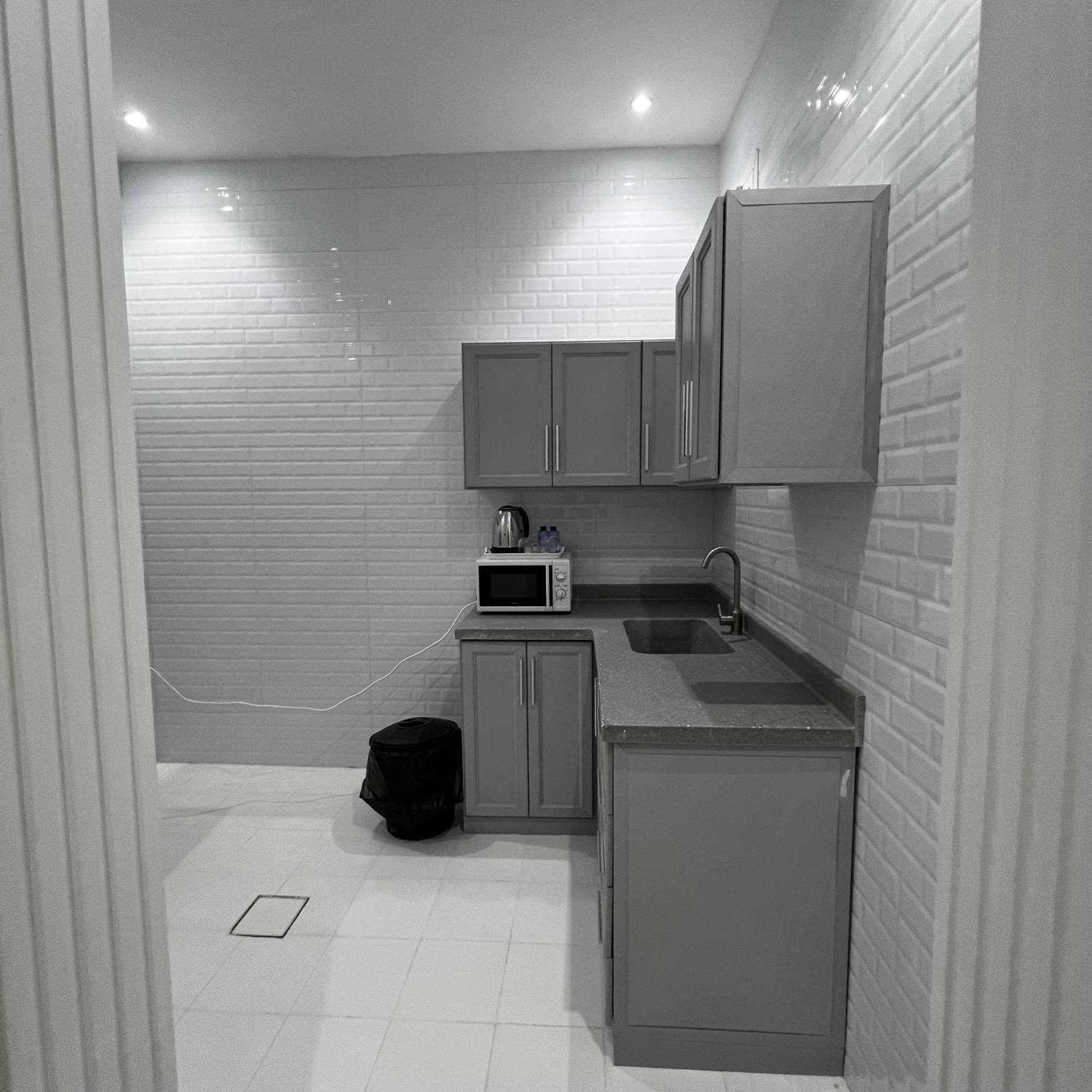 شقة فاخرة بغرفة نوم وصالة 10 Luxury Apt *