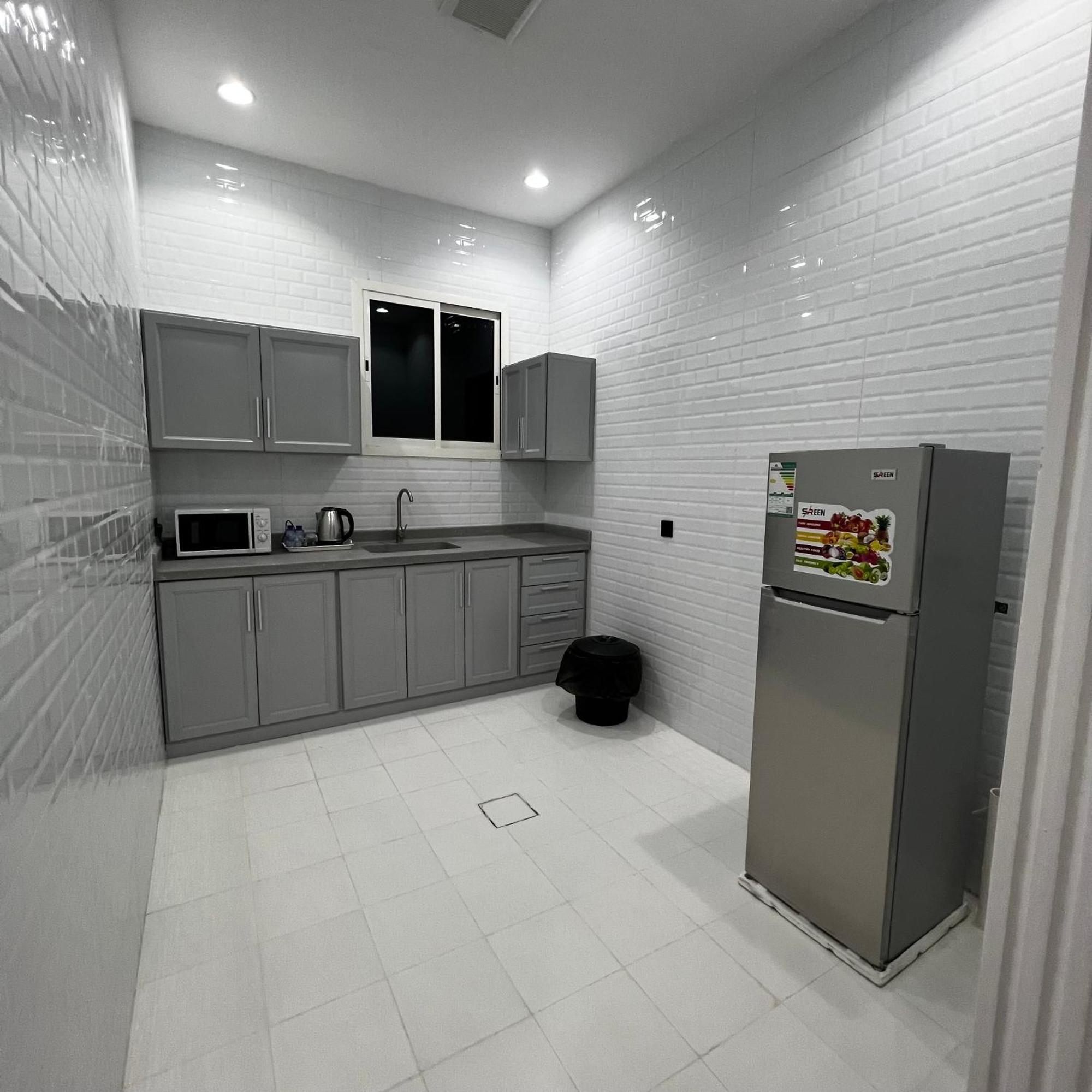 Apartment شقة فاخرة بغرفة نوم وصالة 10 Luxury Apt *