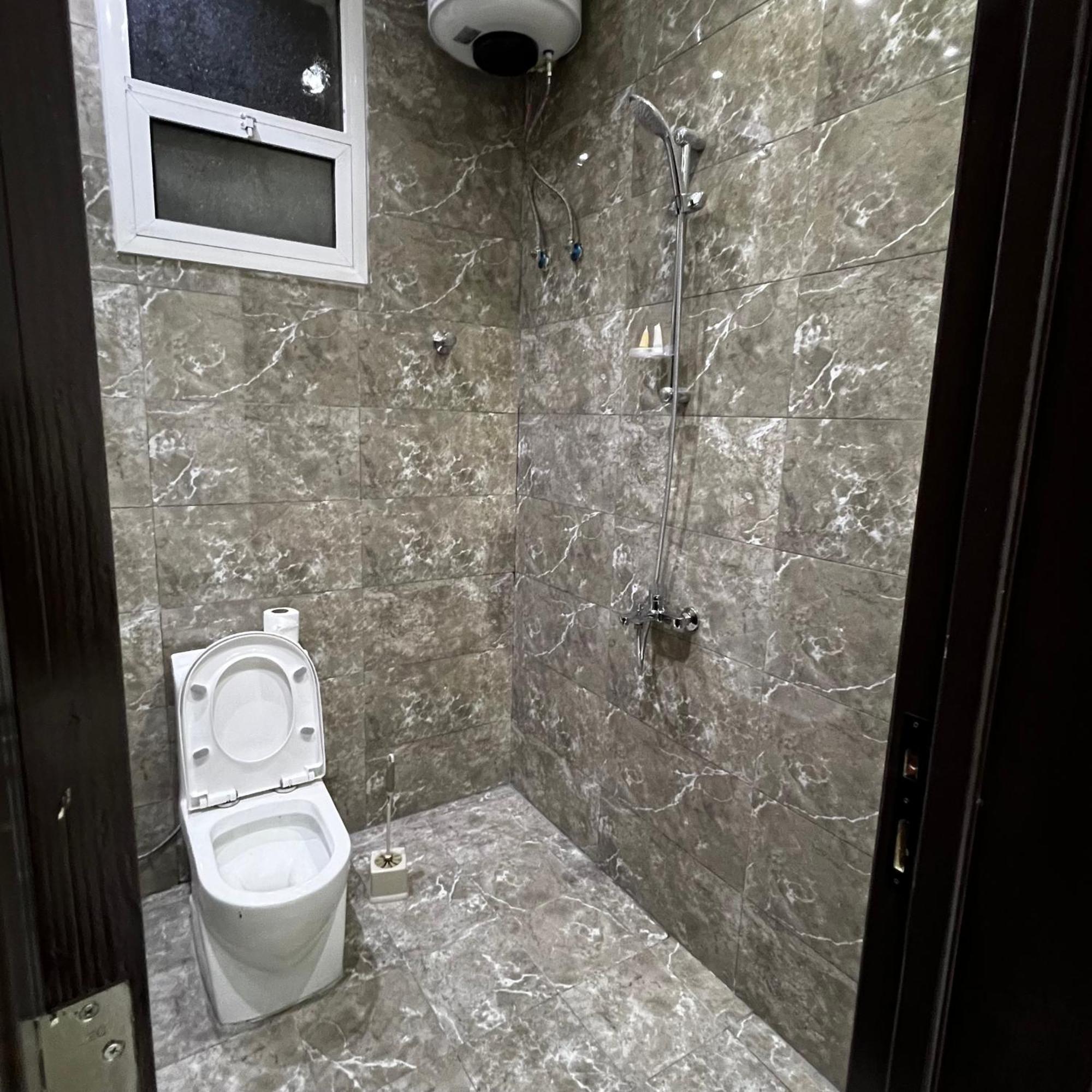 Apartment شقة فاخرة بغرفة نوم وصالة 10 Luxury Apt *
