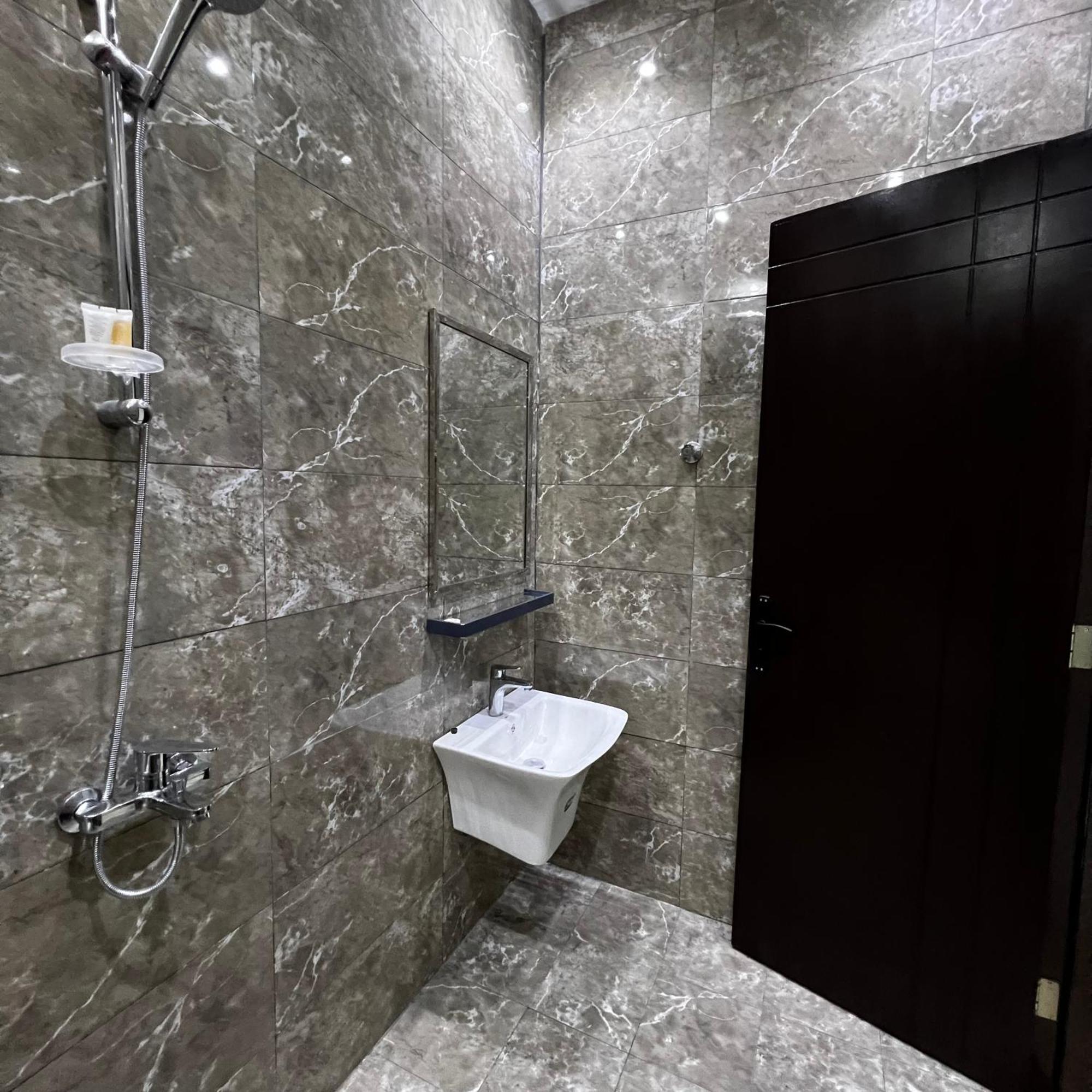 Apartment شقة فاخرة بغرفة نوم وصالة 10 Luxury Apt Riyadh